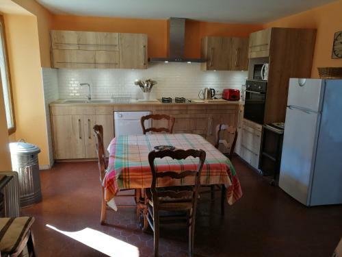Grande Maison Dans La Plaine De Caille