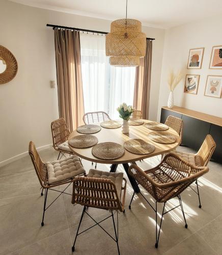 Apartamento Coastal Retreat W/ Balcony, Shared Pool&tennis