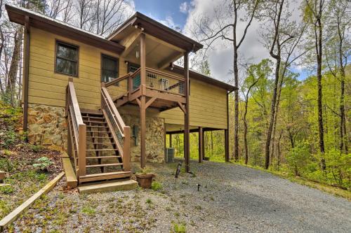 Peaceful Ellijay Cabin With Grill And Mtn Views!
