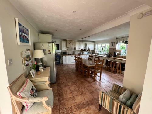 Mediterranean Style Single Storey 4 Bedroom Home