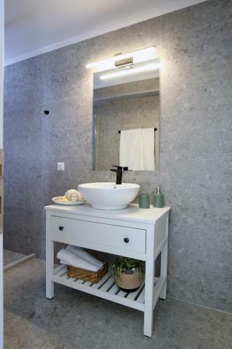 Apartamento Almyra Seafront Residence