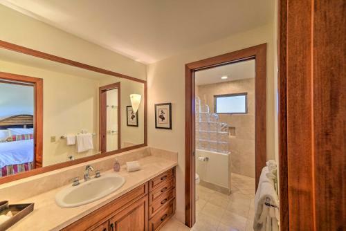 Resort Townhome With Nearby Beach Club Access!