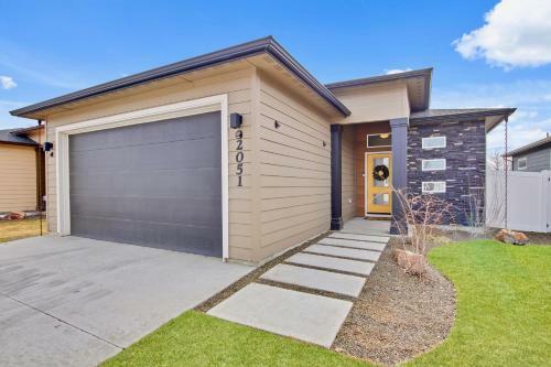 Outstanding Meridian 3 Bedroom Custom Home In Central Meridian