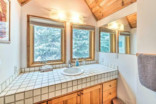 Rustic Ketchum Cabin About 1 Mi To Ski Resorts!