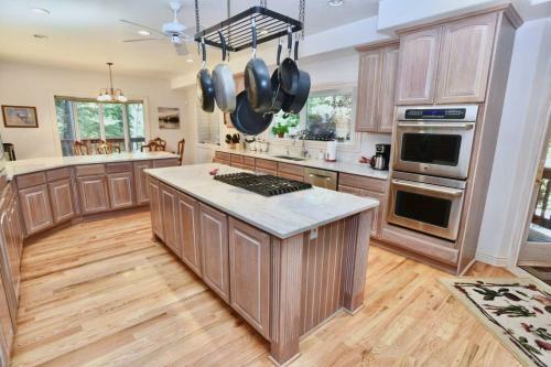Spring Mountain Manor By Casago Mccall - Donerightmanagement