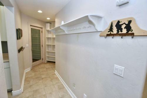 Spring Mountain Manor By Casago Mccall - Donerightmanagement