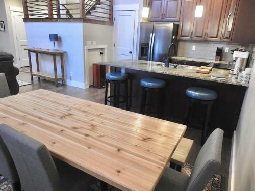 Ohana Home By Casago Mccall - Donerightmanagement