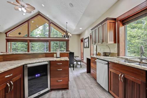 Magic Mccall Cabin And Studio For Larger Groups