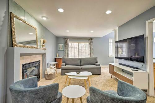 Immaculate Family Townhome - Walk To Beach!