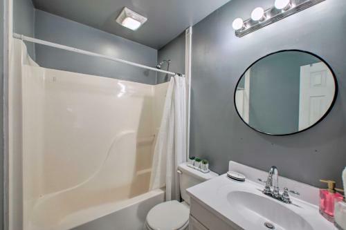 Modern Fort Wayne Home With Yard - 3 Mi To Dtwn