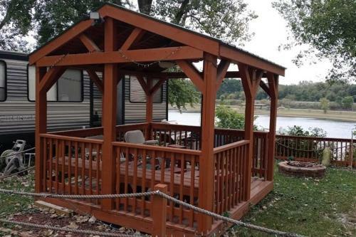 Lakeshore Camp Resort Lake Lot!