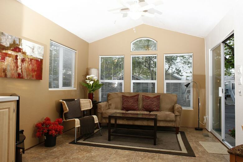 Lodge Arden Acres Executive Suites & Cottages