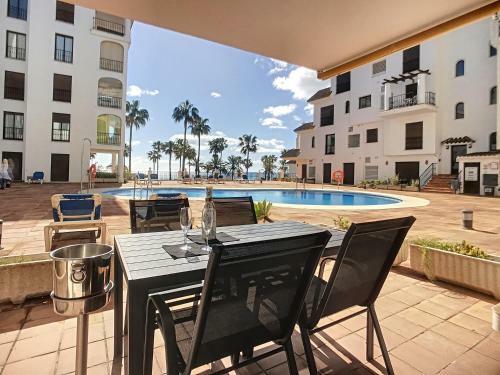 Superb Seafront Apartment Marina Real 305