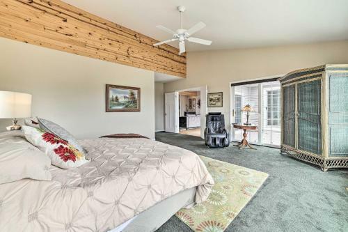 Bountiful Home With Fire Pit - Walk To Lake!