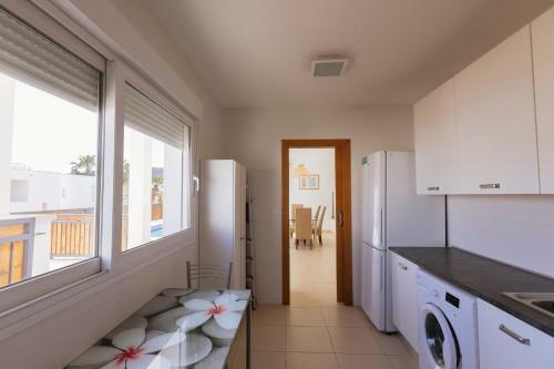 Apartamento Luminous Villa With Terraces And Salt Water Pool