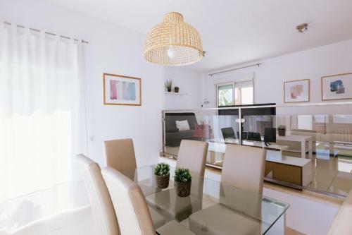 Apartamento Luminous Villa With Terraces And Salt Water Pool