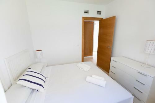 Apartamento Luminous Villa With Terraces And Salt Water Pool