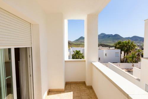 Apartamento Luminous Villa With Terraces And Salt Water Pool