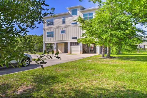 Sleek Waveland Abode With Patio, Walk To Beach!