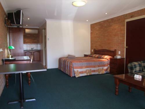 Cobar Town & Country Motor Inn