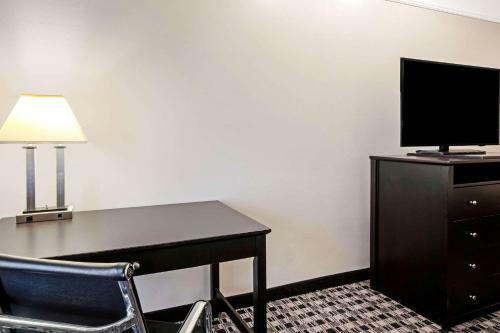 Hotel La Quinta By Wyndham Deer Park