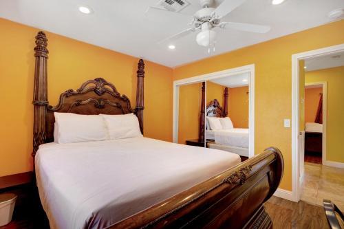 Las Vegas Elegance! Pool Table & Sparkling Pool! Home