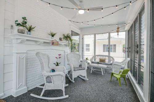 Designer Beach Home 2 Blocks To Beach W Driveway