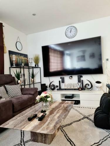 Lux, Cosy 2 Bedroom Apartment.