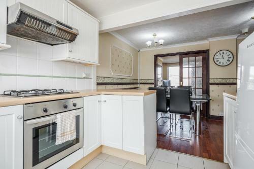 Spacious 3 Bedroom House!free Packing!free Wifi!