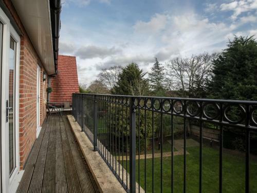 Easystays - Fab 3 Sleeper Apartment - Great Location & Parking