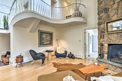 Catskill Mountains Getaway On 6 Acres With Pond
