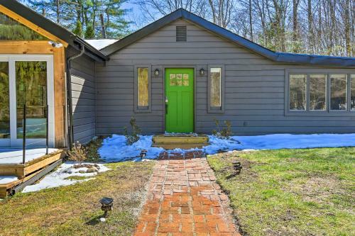 Modern Monticello Home With Hot Tub And Pond