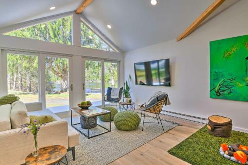 Modern Monticello Home With Hot Tub And Pond