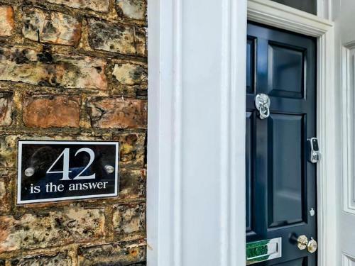 42 Is The Answer - Amazing Stylish Character Home