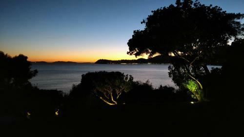 Villa Blanche Luxury - Pieds Dans L'eau, Piscine Chauff�e