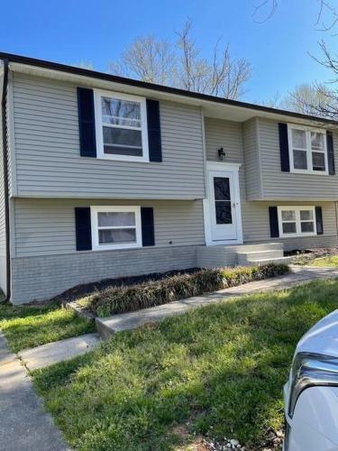 Cheerful, Bright, And Quiet Home Mins From Uptown Pet Friendly