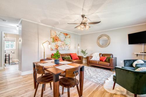 Chic Retreat At Lake Junaluska