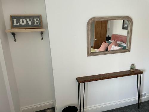 Cheerful 2 Bedroom Townhouse With Cinema Loft