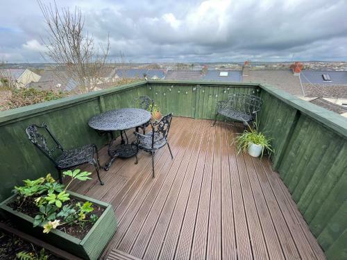 Cheerful 2 Bedroom Townhouse With Cinema Loft