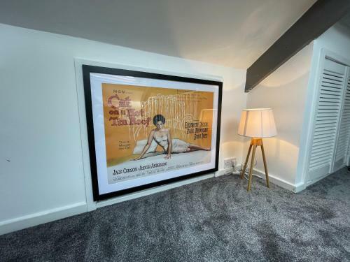 Cheerful 2 Bedroom Townhouse With Cinema Loft