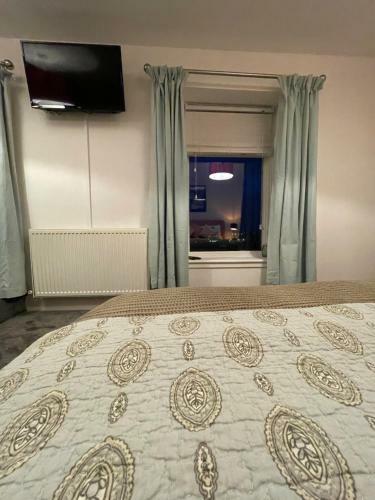 Cheerful 2 Bedroom Townhouse With Cinema Loft