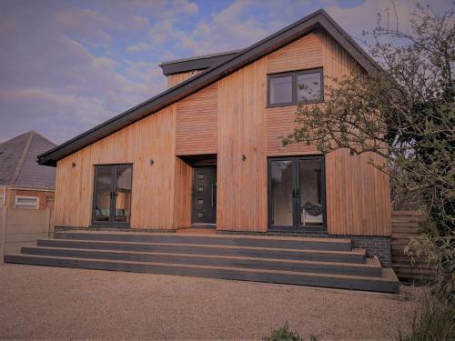 Cranmer - New Eco Beach House With Hot Tub & Bikes