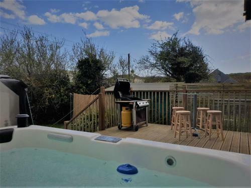 Cranmer - New Eco Beach House With Hot Tub & Bikes