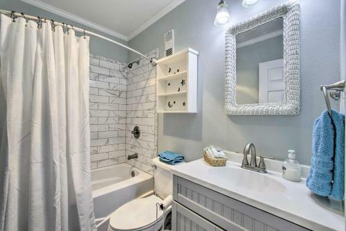 Apartamento Convenient Retreat With Balcony And Ocean Views!
