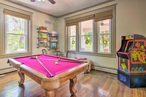 All-encompassing Escape With Pool And Hot Tub!