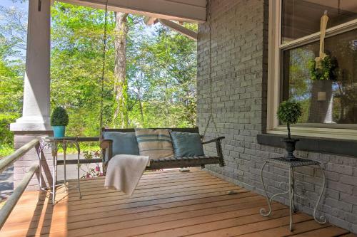 All-encompassing Escape With Pool And Hot Tub!