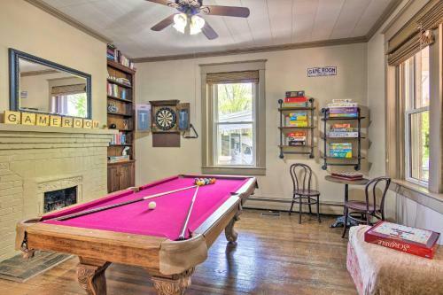 All-encompassing Escape With Pool And Hot Tub!
