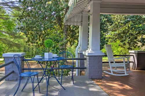 All-encompassing Escape With Pool And Hot Tub!