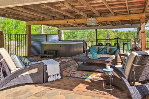 All-encompassing Escape With Pool And Hot Tub!