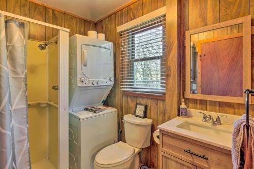 Quiet And Tranquil Spruce Pine Cabin With Views!